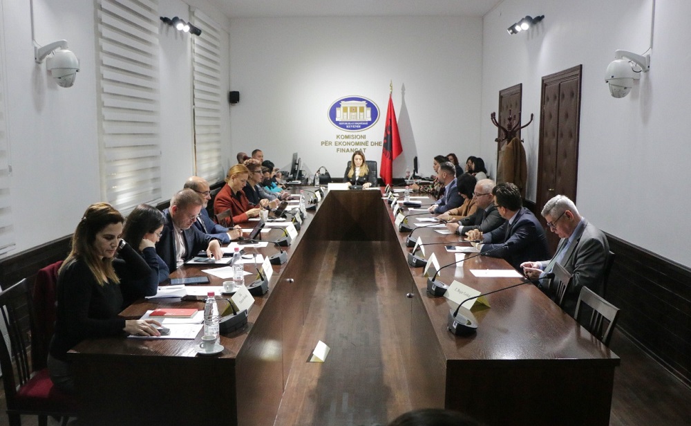 Shqiperia terhiqet nga taksa progresive mbi karbonin